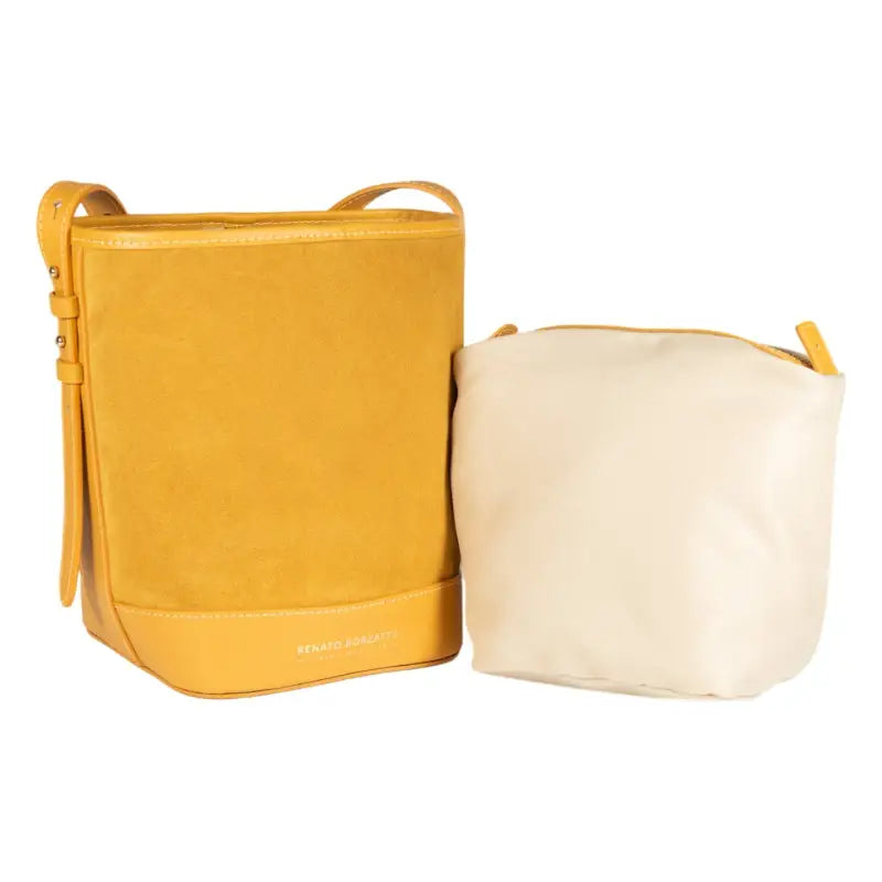 RB1031AR | Borsa Donna a Secchiello BRENDA in Vera Pelle Made in Italy. Accessori in metallo Oro Lucido - Colore Senape - Dimensioni: cm 25 x 23,5 x 17-1